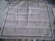 Beau foulard carré Rodier imprimé beige, marron et bleu 71 cm X 69 cm neuf