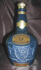 * TRES RARE BOUTEILLE CERAMIQUE VIDE CHIVAS ROYAL SALUTE SON SAC LIMITED EDITION