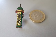 Badge pin s broche PARIS