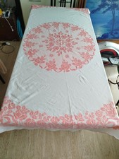 MAGNIFIQUE NAPPE RONDE BLANCHE DAMASSÉE GUIRLANDE DE FLEURS AVEC 6 SERVIETTES 