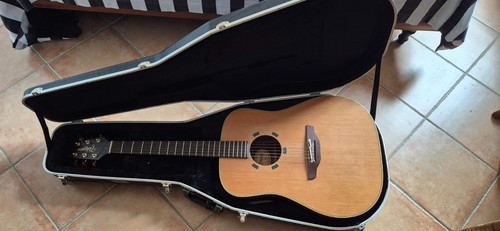 Guitare electro acoustique