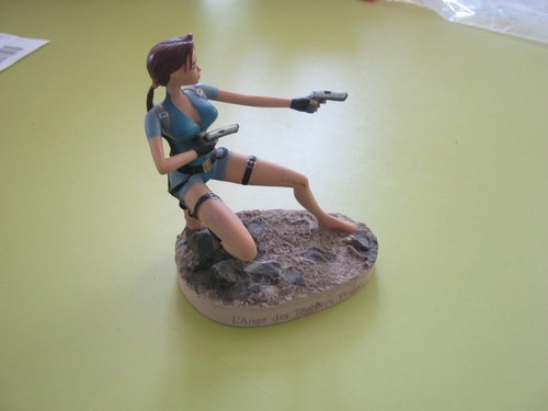 Figurine lara croft tomb - lara,