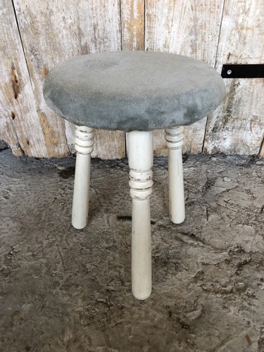 Tabouret traite tripode - traite,