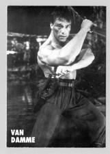 JEAN CLAUDE VAN DAMME carte postale N° 823 noir et blanc