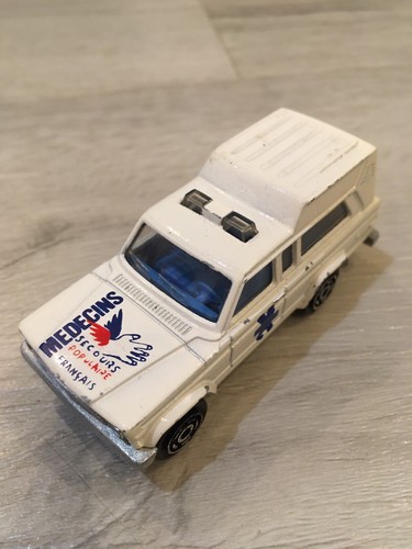 Ancien jeep cherokee ambulance - ancien,