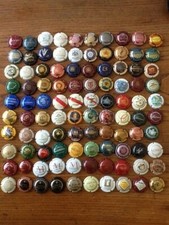 A saisir joli lot de 100 capsules de Champagne différentes voir la photo