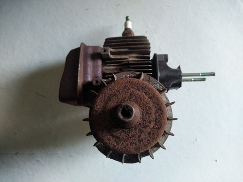 Moteur pour - ,