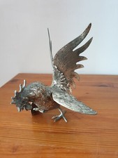 Coq de combat en métal