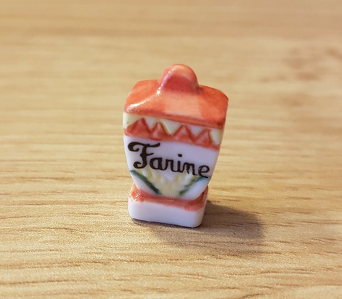 Fève boîte à farine - fève,