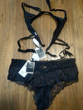 lingerie ensemble porte