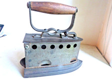 Ancien  fer à repasser à braise et cheminée  CF ancre marine