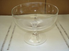 COUPE SUR PIED EN CRISTAL 