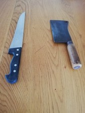 Grand couteau et feuille de