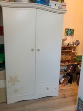 Armoire Vertbaudet blanche avec motif fleur discret (beige)