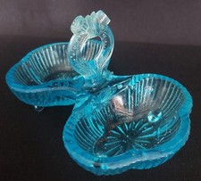 Saleron en verre pressé moulé bleu début XXème