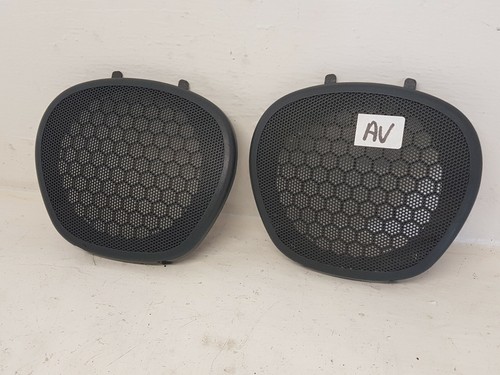 Cache enceinte porte avant