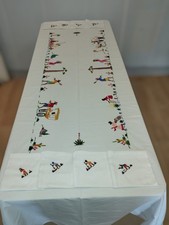 JOLIE NAPPE DE TABLE BLANCHE BRODEE MAINS Artisanat Madagascar Sujets Malagasy 2