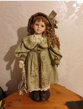 Poupée ancienne en porcelaine