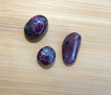 Lot 3 Rubis Pierres roulées 2cm mineral collection pierre lithothérapie soin