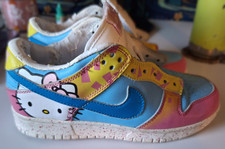 Nike Dunk Low Hello Kitty