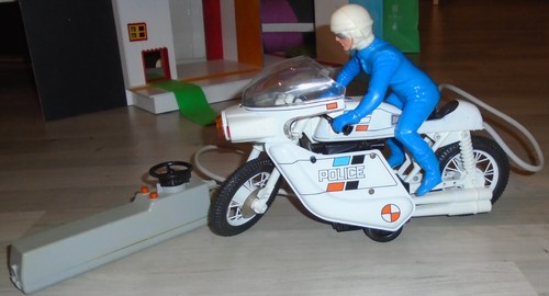 Moto police joustra - joustra, ceji