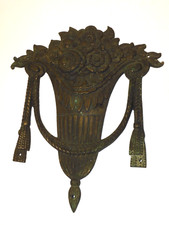 -JOLIE GRANDE PLAQUE BRONZE AMEUBLEMENT ART DECO COUPE FLEURS & GALONS POMPONS D