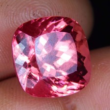 Pierre précieuse taillée