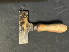 Outil ancien de relieur