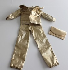 Cathie de Bella tenue COSMOS