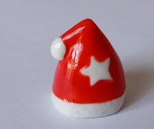 FEVE  - FEVES   - "THIRIET 2020" - NOEL - BONNET ROUGE ETOILE BLANCHE