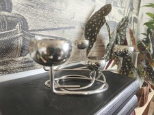 Chandelier élégant vintage de design qui rappelle le style « Space Age »