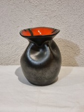 PETIT VASE EN CERAMIQUE NOIRE