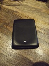 Un étui porte-cartes de