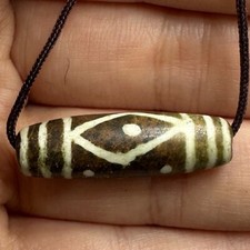 Rare perle en bois pétrifié