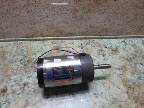Moteur servo aimant - servo, À