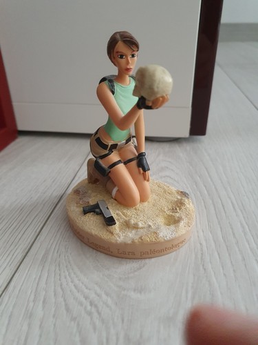 Figurine atlas tomb - -,