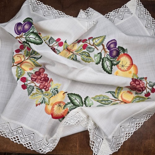 Nappe carrée fruits - , brodés