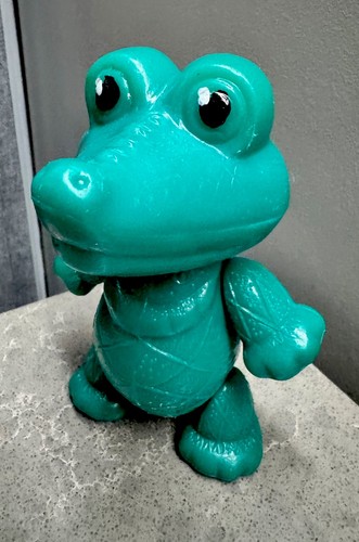 Ancien crocodile plastique - ancien,