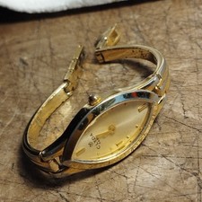 Montre CLYDA femme  plaqué or  quartz  bracelet semi solide  pile incluse