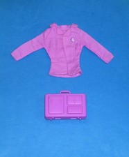 Une veste avec une valise