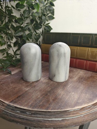 Duo saliére poivrière en - saliére, et