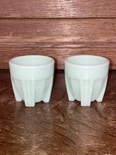 PAIRE DE COQUETIERS EN OPALINE