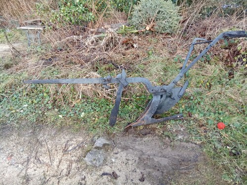 Vend ancienne charrue pour - vend,