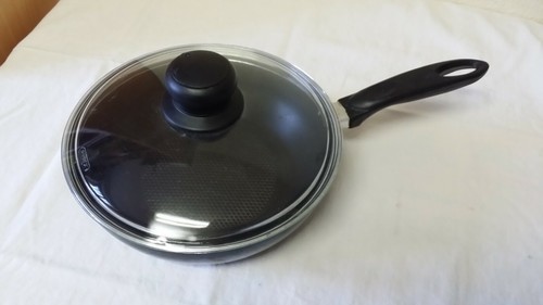 Poêle sauteuse avec - poêle,,