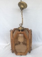 SUSPENSION LANTERNE PENTAGONALE EN BOIS ET VITRES TEINTÉS AMBRE BISEAUTÉ VINTAGE