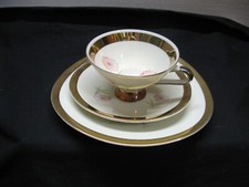 Très jolie tasse porcelaine 3 pièces forme triangle Bavaria Winterling vers 1960