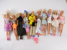 Lot de 10 Poupées Barbie Mattel Années 80/90 avec Tenues et Accessoires Vintage