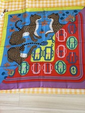 Écharpe moderne en soie