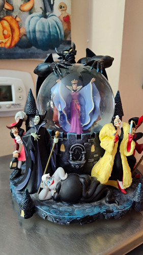 Disney villains snowglobe - villains,