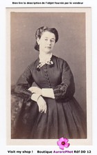 FEMME SECOND EMPIRE EN ROBE